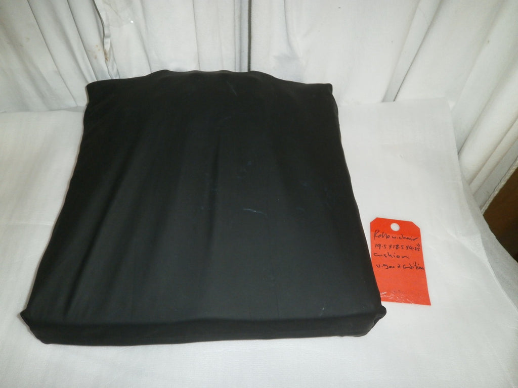 ROHO WHEELCHAIR CUSHION 19.5X18.5X4.25 " WITH COVER GOOD CONDITION
