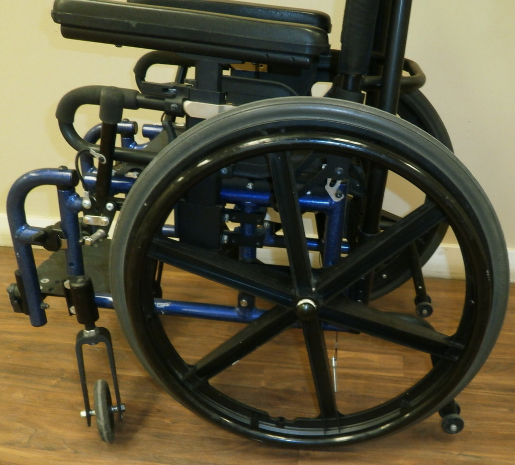 QUICKIE GP RIGID WHEELCHAIR LIGHT WEIGHT SEAT WIDTH 12 INCH VERY GOOD CONDITION