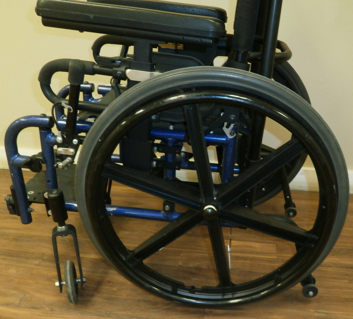 QUICKIE GP RIGID WHEELCHAIR LIGHT WEIGHT SEAT WIDTH 12 INCH VERY GOOD CONDITION