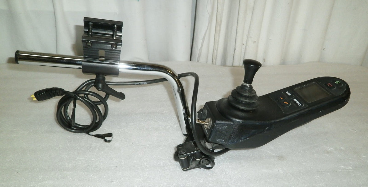 PERMOBIL R-NET JOYSTICK D51624-02 WITH SCREEN AND SWING AWAY ARMREST GOOD C