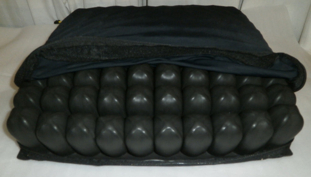 ROHO WHEELCHAIR CUSHION 18.25X18.25X4.25 " WITH COVER AND PUMP GOOD CONITION