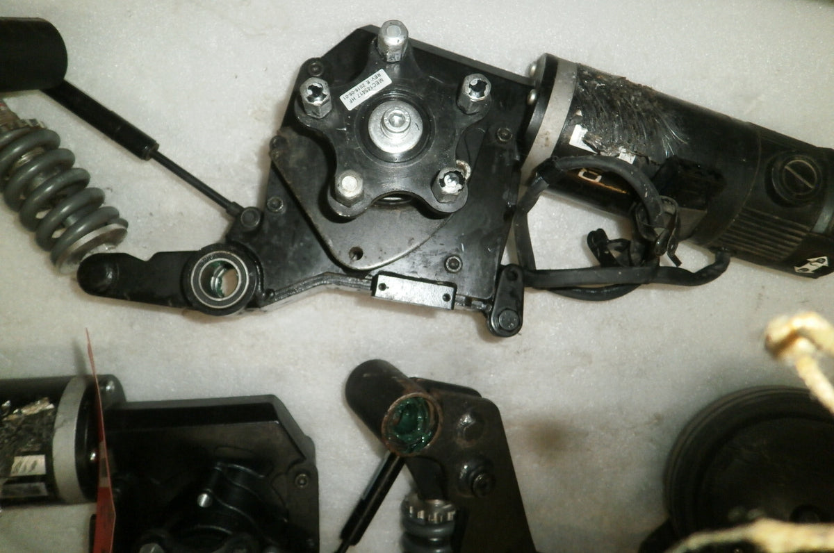 PAIR OF MOTORS QUANTUM EDGE 2.0 MOT154323-01 MOT154324-01 w/CASTER & SUSPENSION