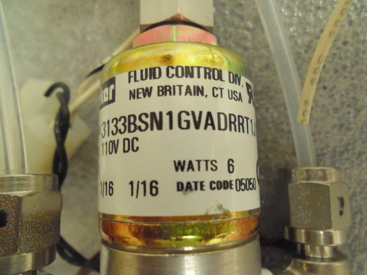 3 WAY PARKER GENERAL PURPOSE SOLENOID VALVE ONE 2490-C3-0231 12V AND 5 249014-0