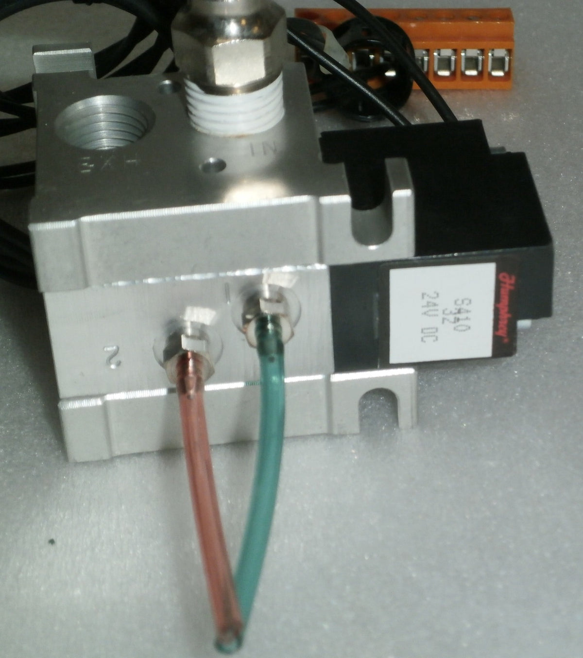 VARIAN CP-3800 PARTS SA10-32-24V AND PARTS AS PHOTO