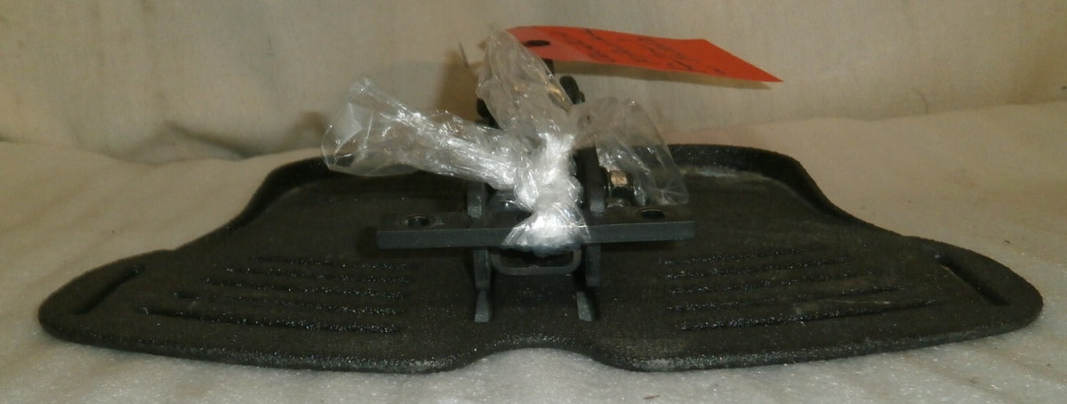 QUICKIE XPERIENCE MOUNT FOOTREST WITH BOLTS GOOD CONDITION