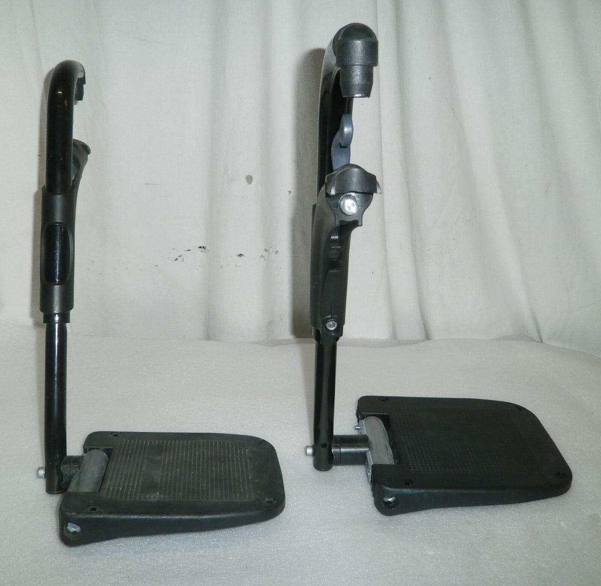 Pair of Invacare Action Leg rest for Wheelchair Very Good Condition