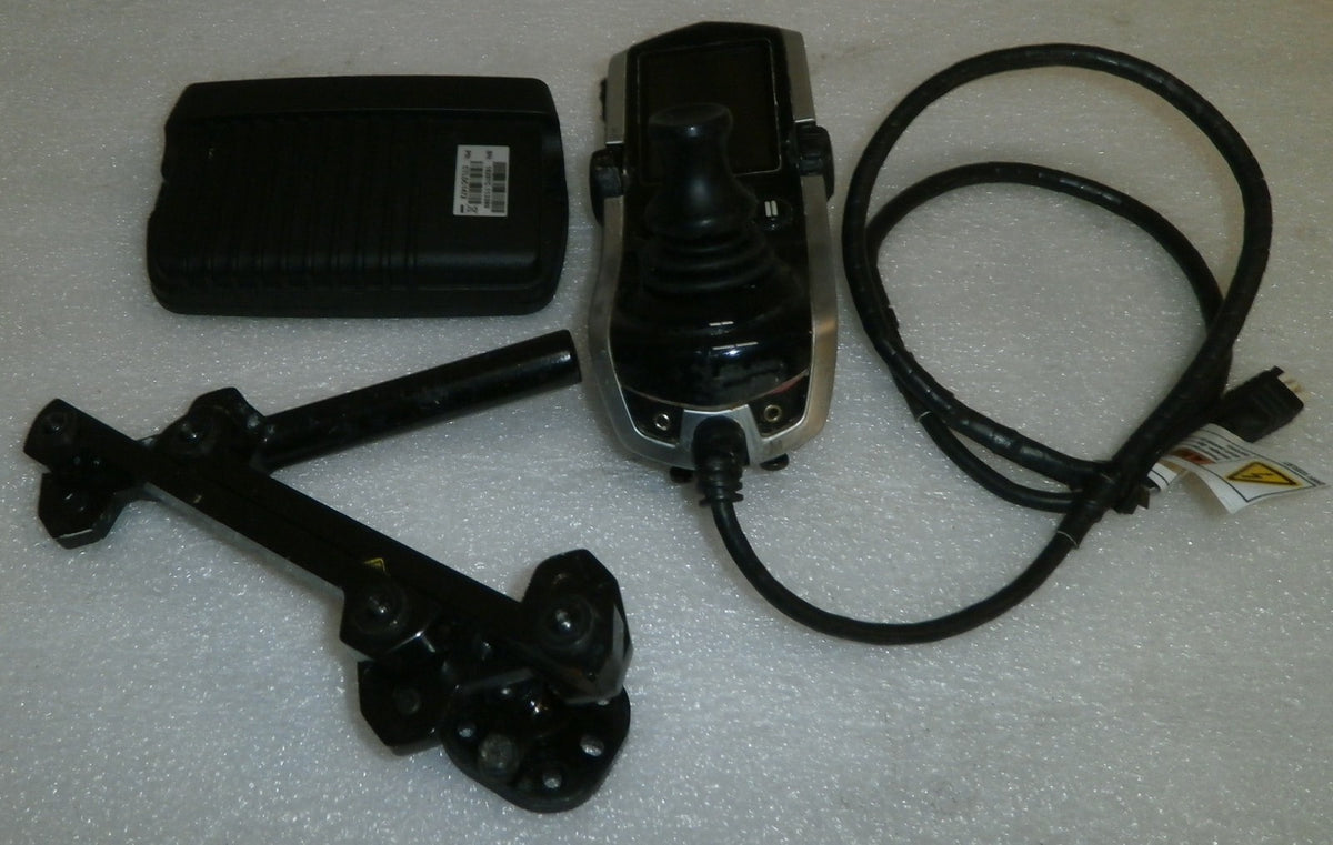 QUANTUM CTLDC1472 CONTROL AND JOYSTICK WITH SWING AWAY ARM USED AS PHOTO
