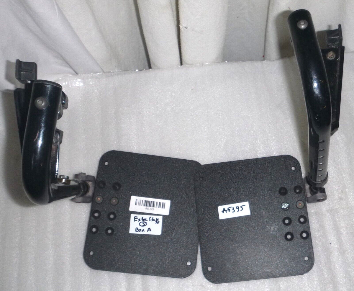 SET OF WHEELCHAIR FOOT REST GOOD CONDITION WITH MOUNT PLATES DIMENSION AS PHOTO