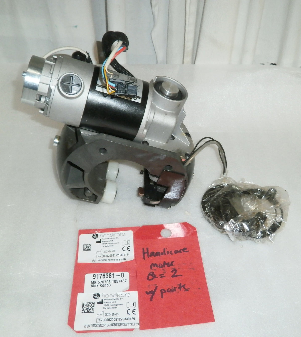 HANDICARE FREE CURVE STAIR LIFT ORIGINAL MOTOR 2022 -SSG04-24VOLT AS PHOT