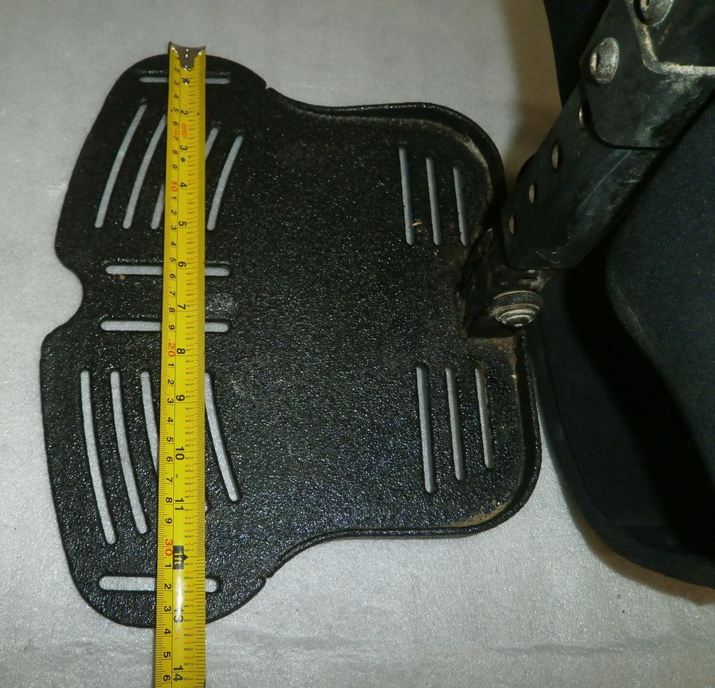 QUICKIE XPERIENCE WHEELCHAIR FOOTREST WITH BOLTS GOOD CONDITION