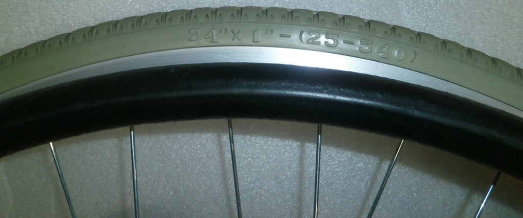 LOT OF 2 BREEZY RUBIX 2 WHEELS 23" SOLID VERY GOOD CONDITION