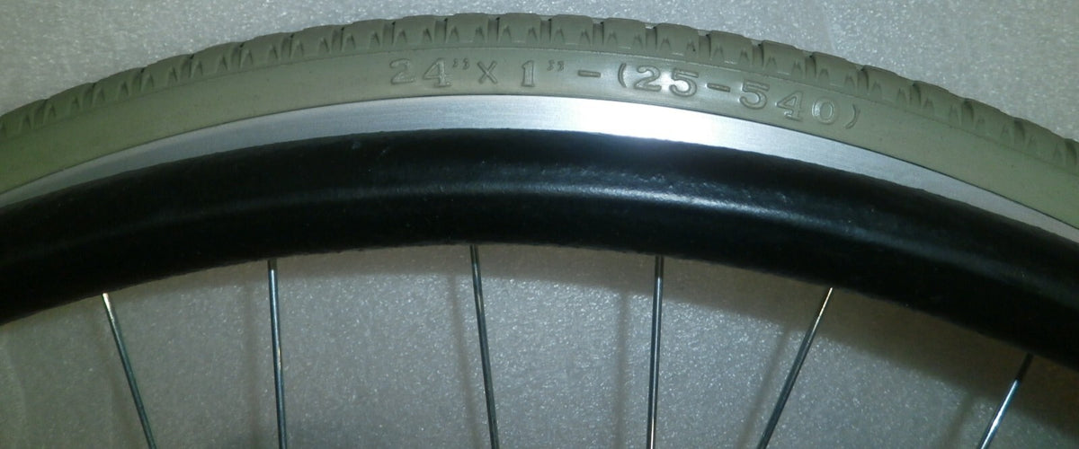 LOT OF 2 BREEZY RUBIX 2 WHEELS 23" SOLID VERY GOOD CONDITION