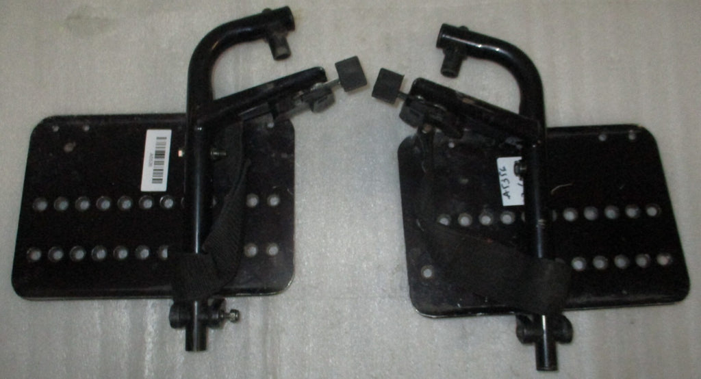 SET OF WHEELCHAIR FOOT REST GOOD CONDITION WITH MOUNT PLATES DIMENSION AS PHOTO
