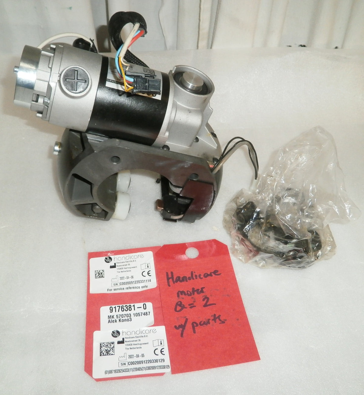 HANDICARE FREE CURVE STAIR LIFT ORIGINAL MOTOR 2022 -SSG04-24VOLT AS PHOT