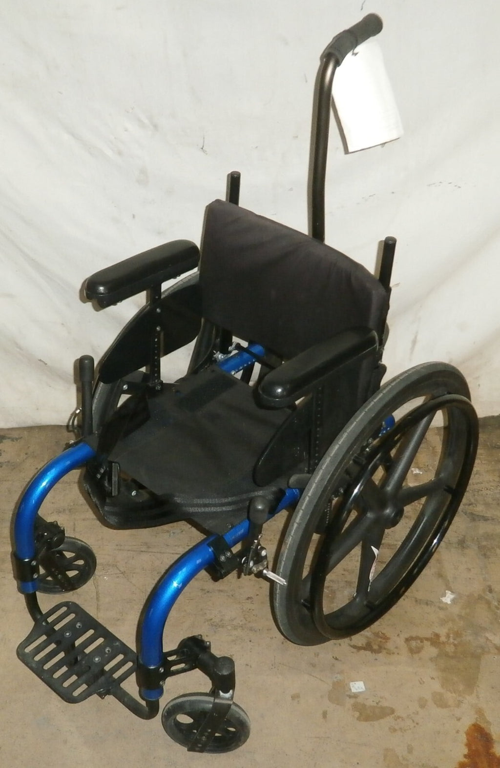 KI MOBILITY TSUNAMI TSLW003902 w.ch. 14" seat MAX CAPACITY UP TO 165 LBS
