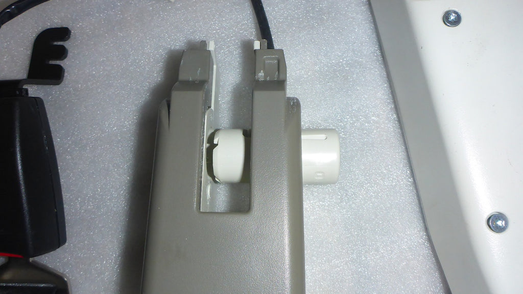 2022 HOME GLIDE STAIR LIFT ARM LET AND RIGHT AND SEAT BELT - Key Port Broken