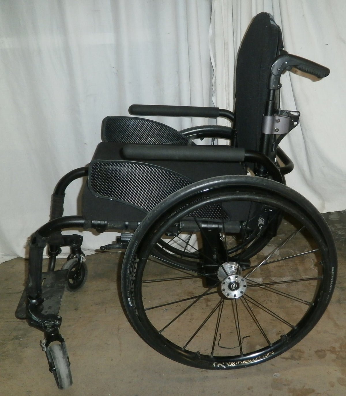 2022 18" MOTION APEX WHEELCHAIR RIGID w/ 23" SPINERGY WHEELS