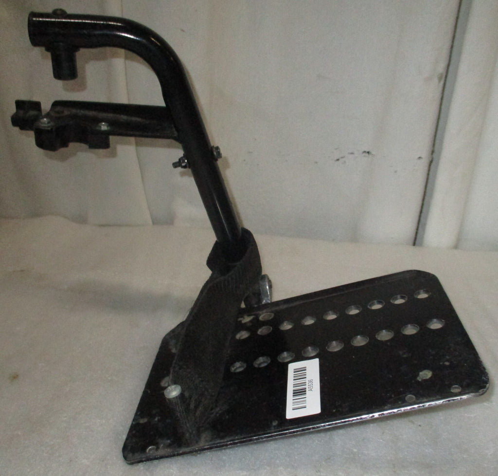 SET OF WHEELCHAIR FOOT REST GOOD CONDITION WITH MOUNT PLATES DIMENSION AS PHOTO
