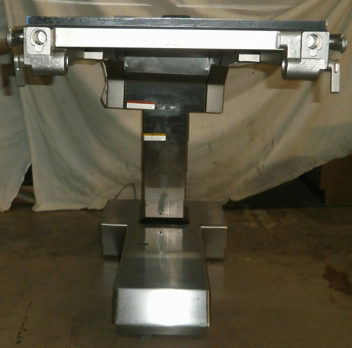 Midmark 7100 Surgical Table Max Weight 500 lbs