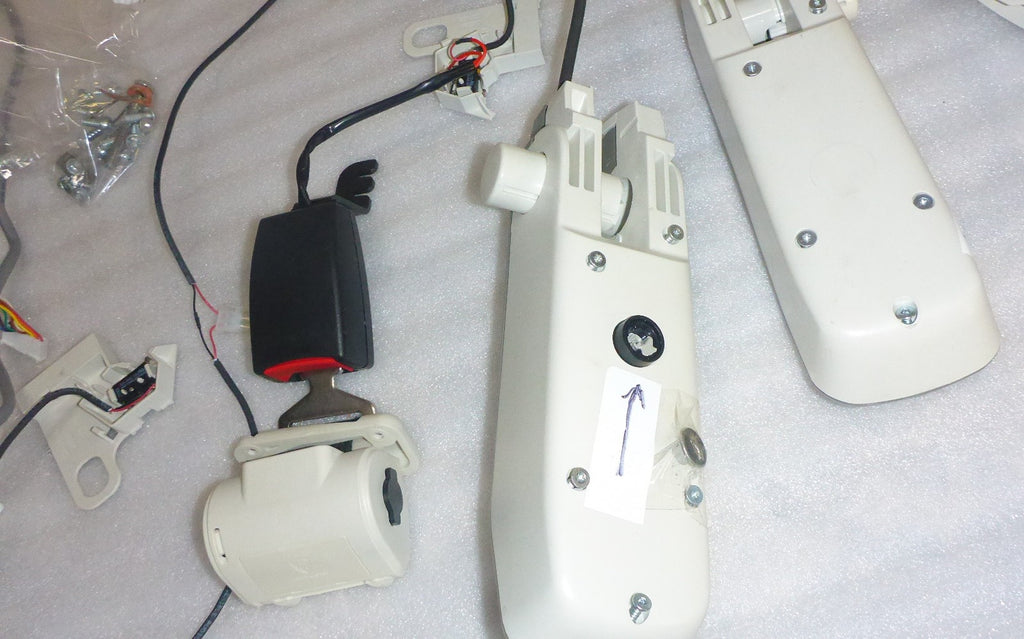 2022 HOME GLIDE STAIR LIFT ARM LET AND RIGHT AND SEAT BELT - Key Port Broken