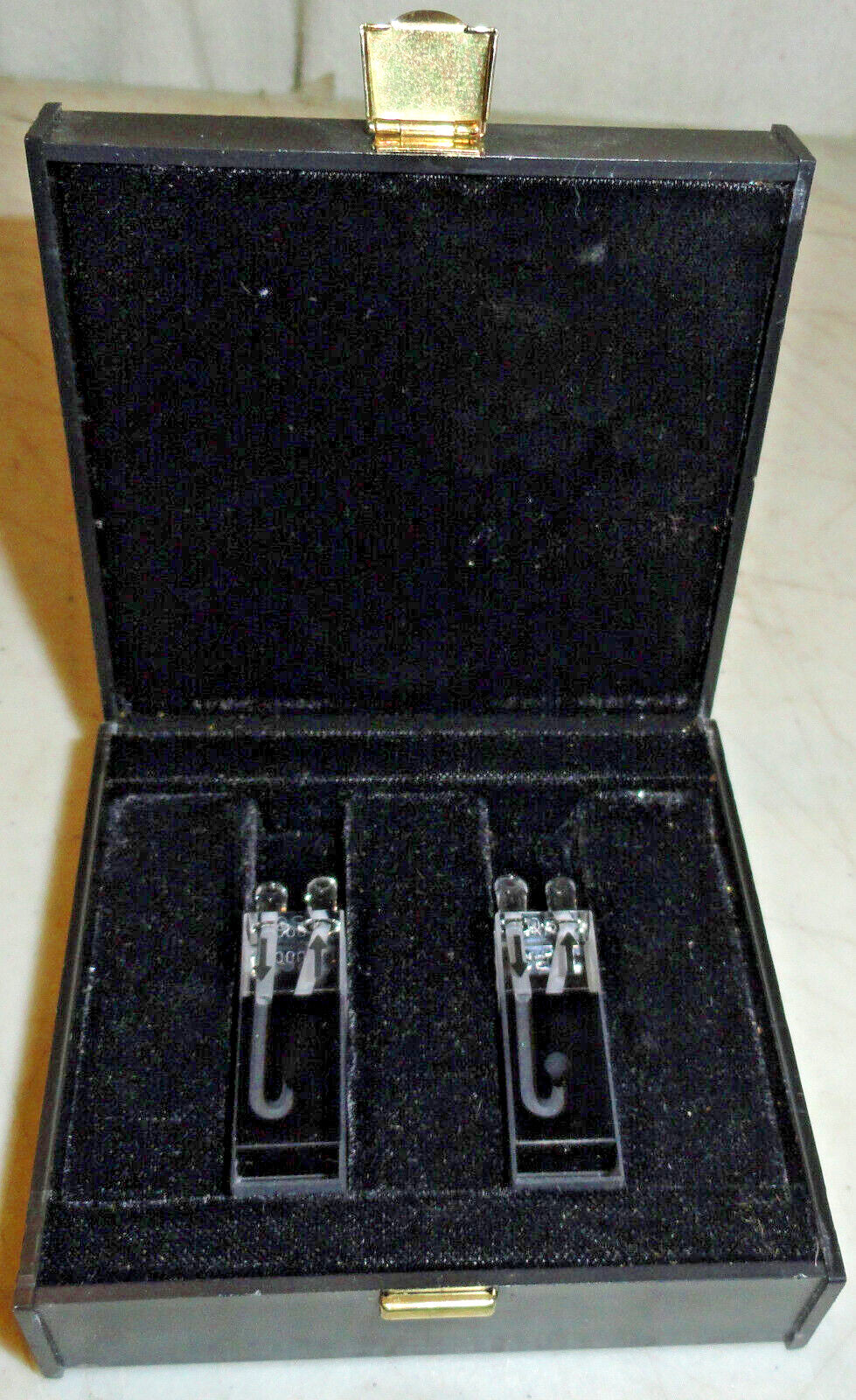 Lot of 2 HELLMA Flow through Cuvettes- QS 1000