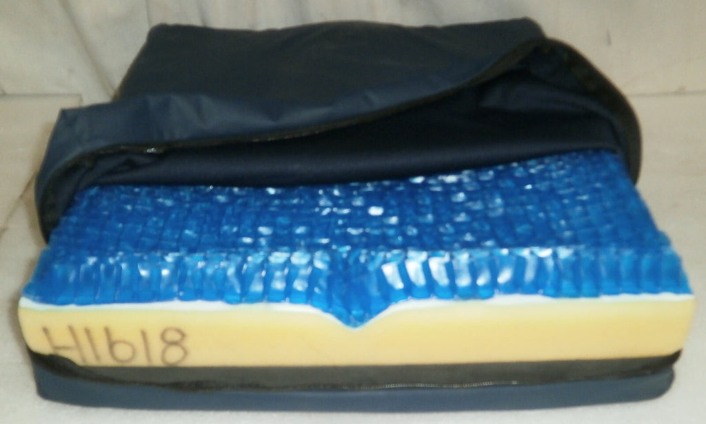 Unknown Brand 16" X 18" W/ Cover ROHO-A109 EUC
