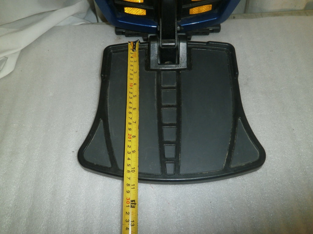 Quantum Q6 Edge Foot Rest Leg Rest with Blue Front Panel Cover