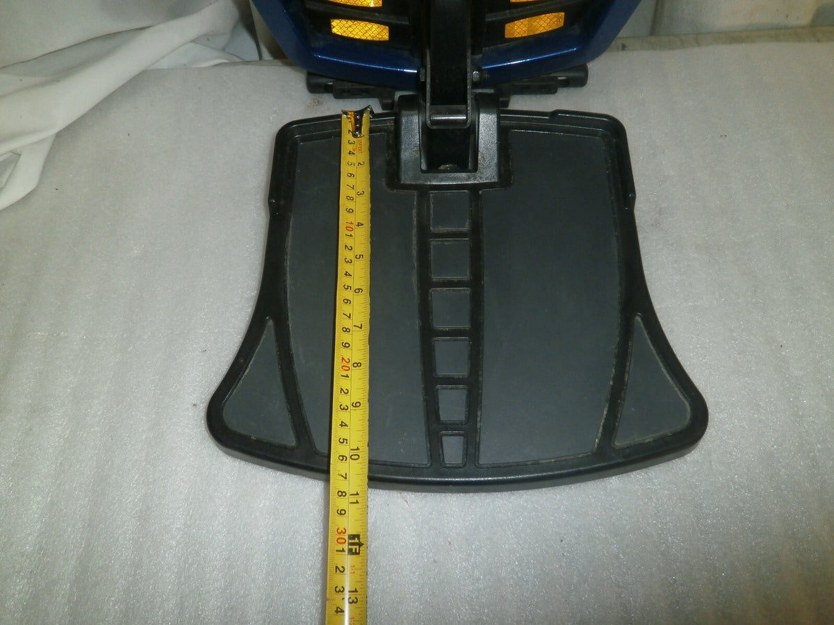 Quantum Q6 Edge Foot Rest Leg Rest with Blue Front Panel Cover