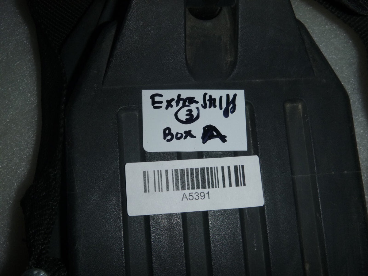 SET OF WHEELCHAIR FOOT REST GOOD CONDITION WITH MOUNT PLATES DIMENSION AS PHOTO