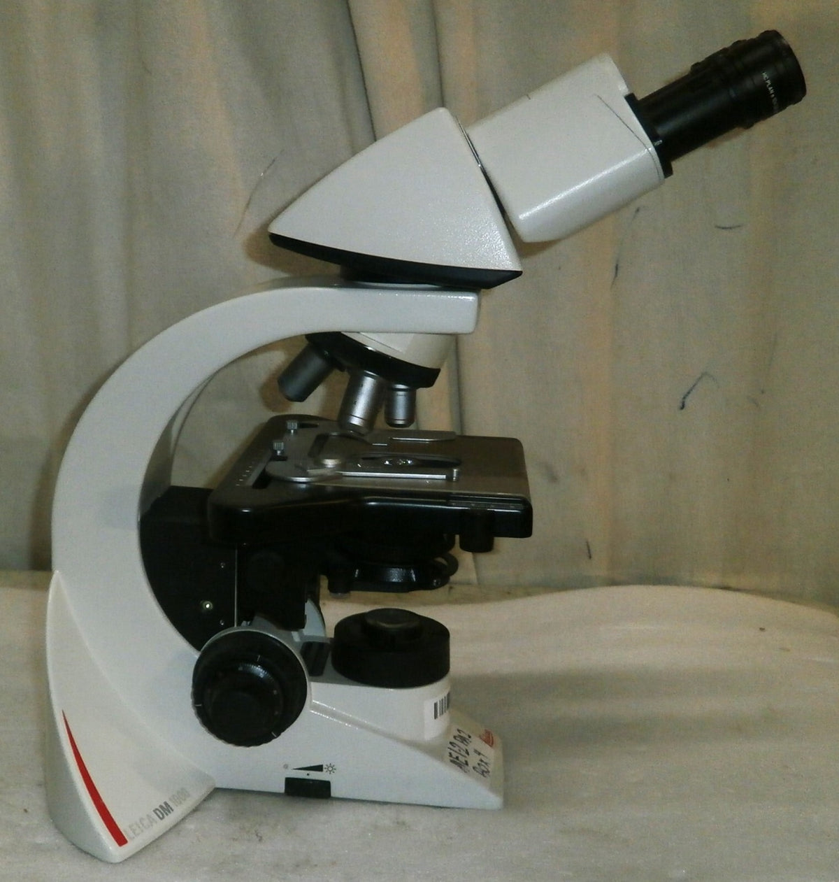Leica Microscope DM1000 & LENSES 40x, 10x, 2.5x, 4x Lenses