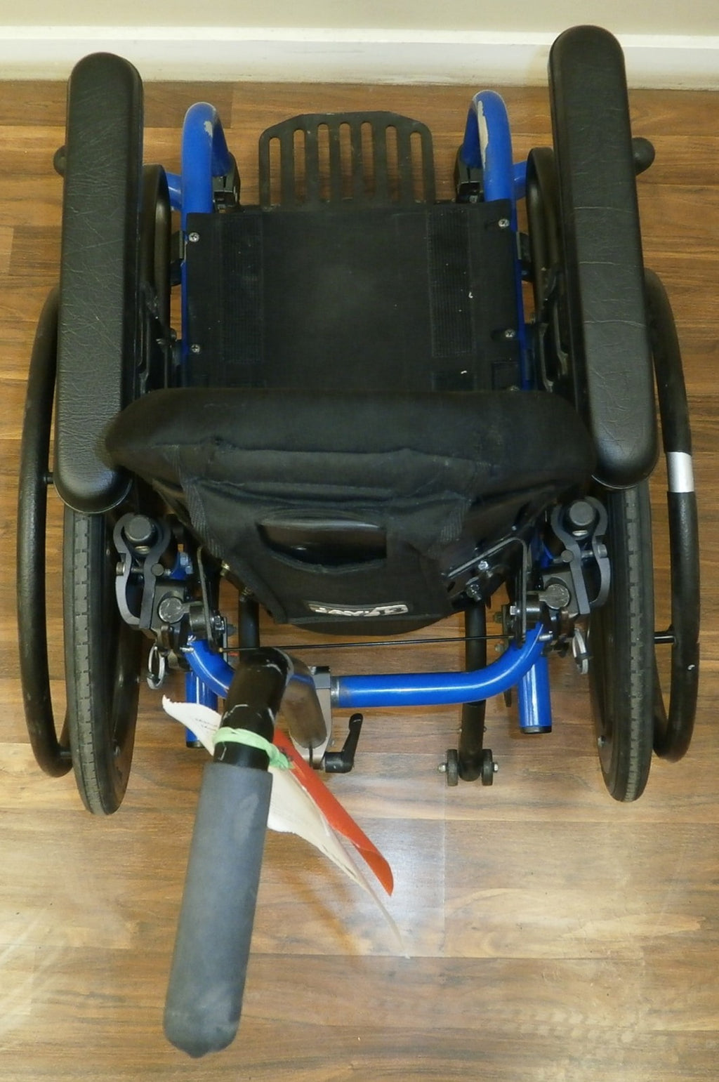 KI MOBILITY CLICK WHEELCHAIR w/ SEAT WIDTH 12" AND SEAT DEPTH 12" GOOD
