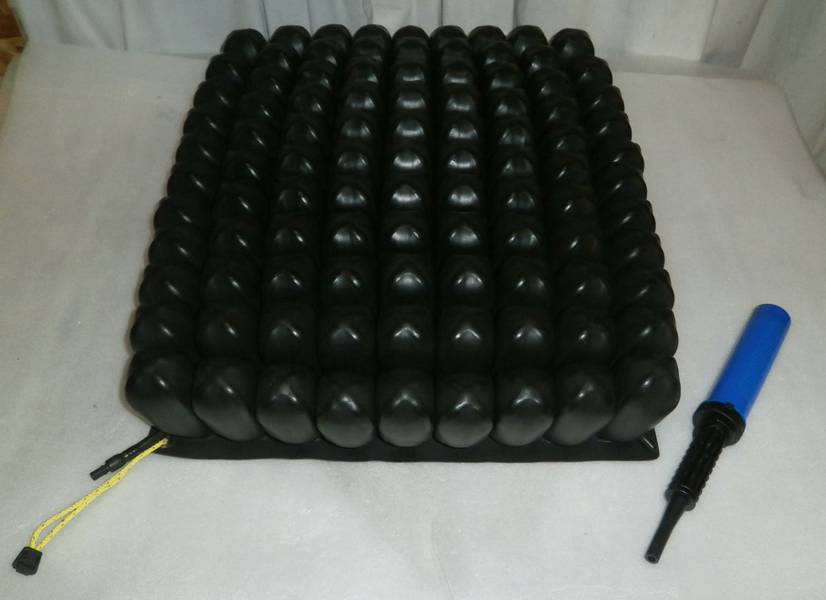 ROHO 20X16.5X4.25 WHEELCHAIR CUSHION GOOD CONDITION WITH COVER AND PUMP