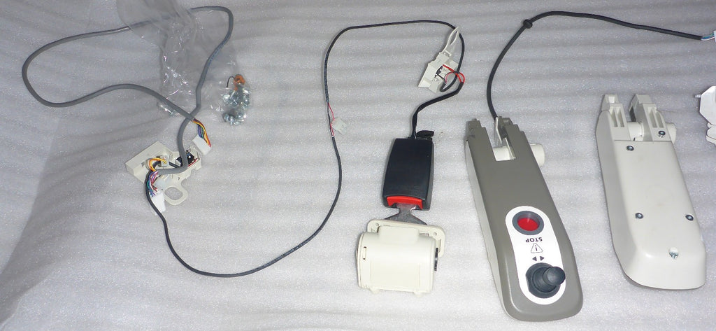 2022 HOME GLIDE STAIR LIFT ARM LET AND RIGHT AND SEAT BELT - Key Port Broken