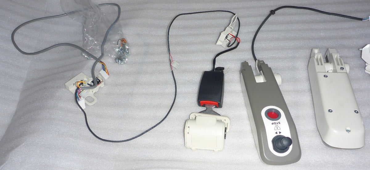 2022 HOME GLIDE STAIR LIFT ARM LET AND RIGHT AND SEAT BELT - Key Port Broken