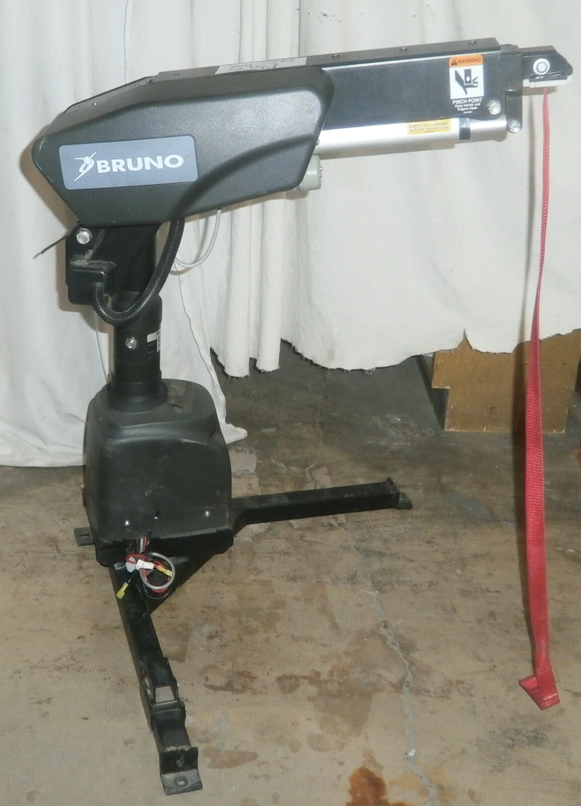 2014 Bruno VSL-6900 Curb Sider Power Lift 400 lbs Capacity No remote control