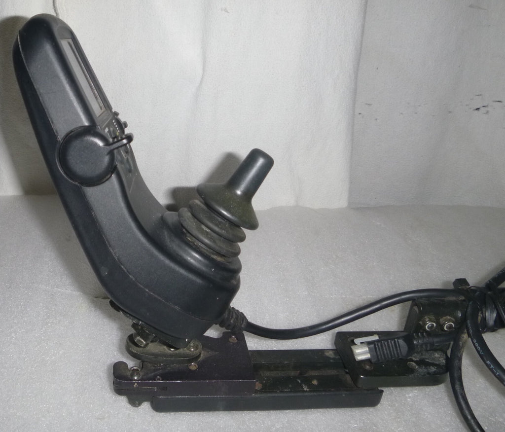 QUANTUM 6000Z WHEELCHAIR JOYSTICK WITH SWING AWAY ARM VERY GOOD CONDITION