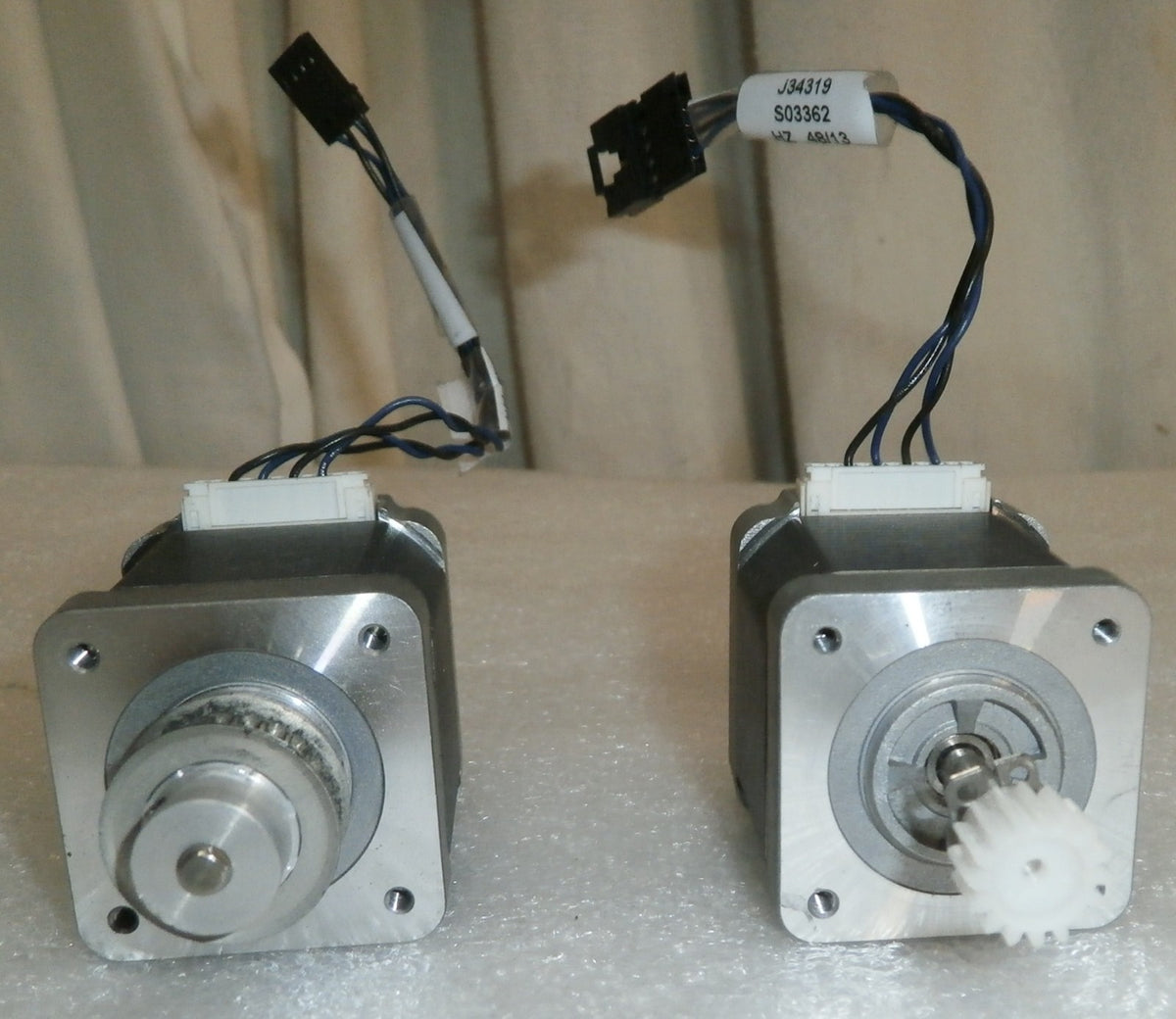 QUANTITY OF 2 MOTORS SERVO KH42KM2-251 AND KH42KM2-961 GOOD CONDITION