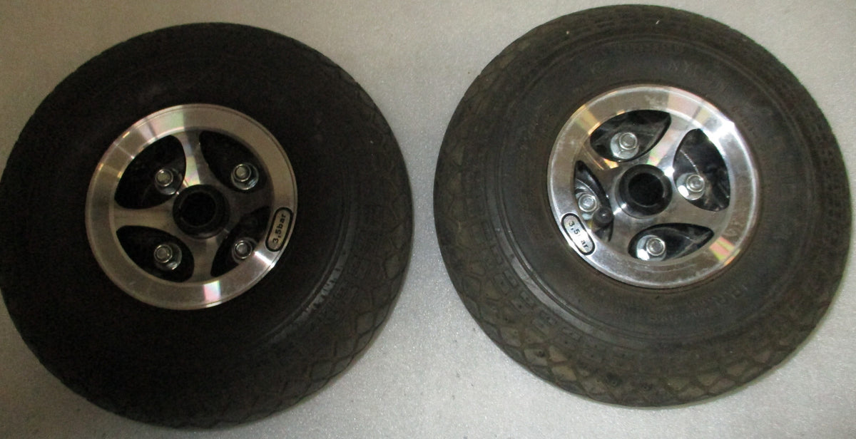 INVACARE LEO 4 WHEELS SCOOTER 2 REAR TIRES AS PICTURES