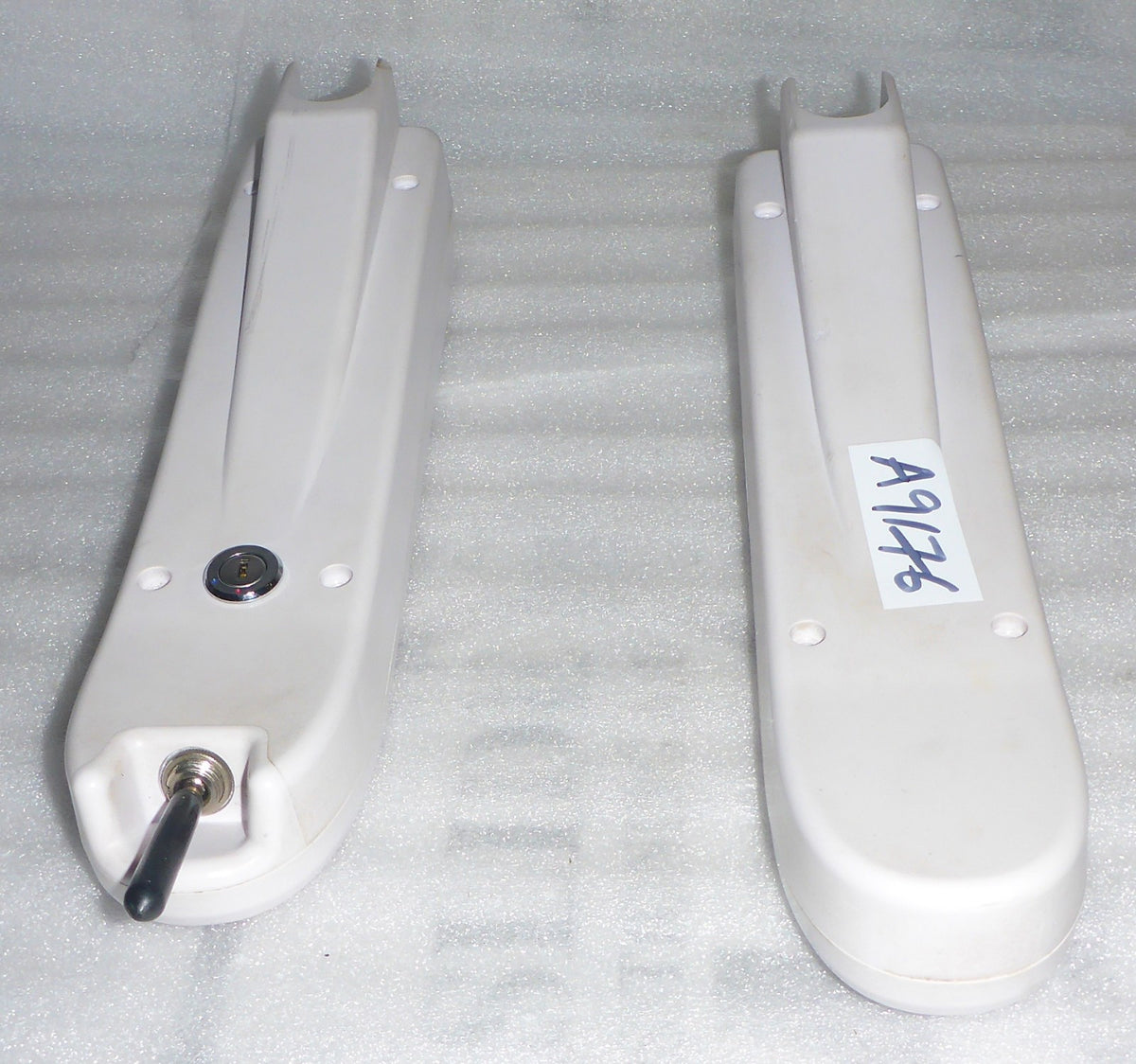 SAVARIA K2 S STAIR LIFT ARM CONTROL L AND R WITH ONE KEY AND CABLES AS PHOTO