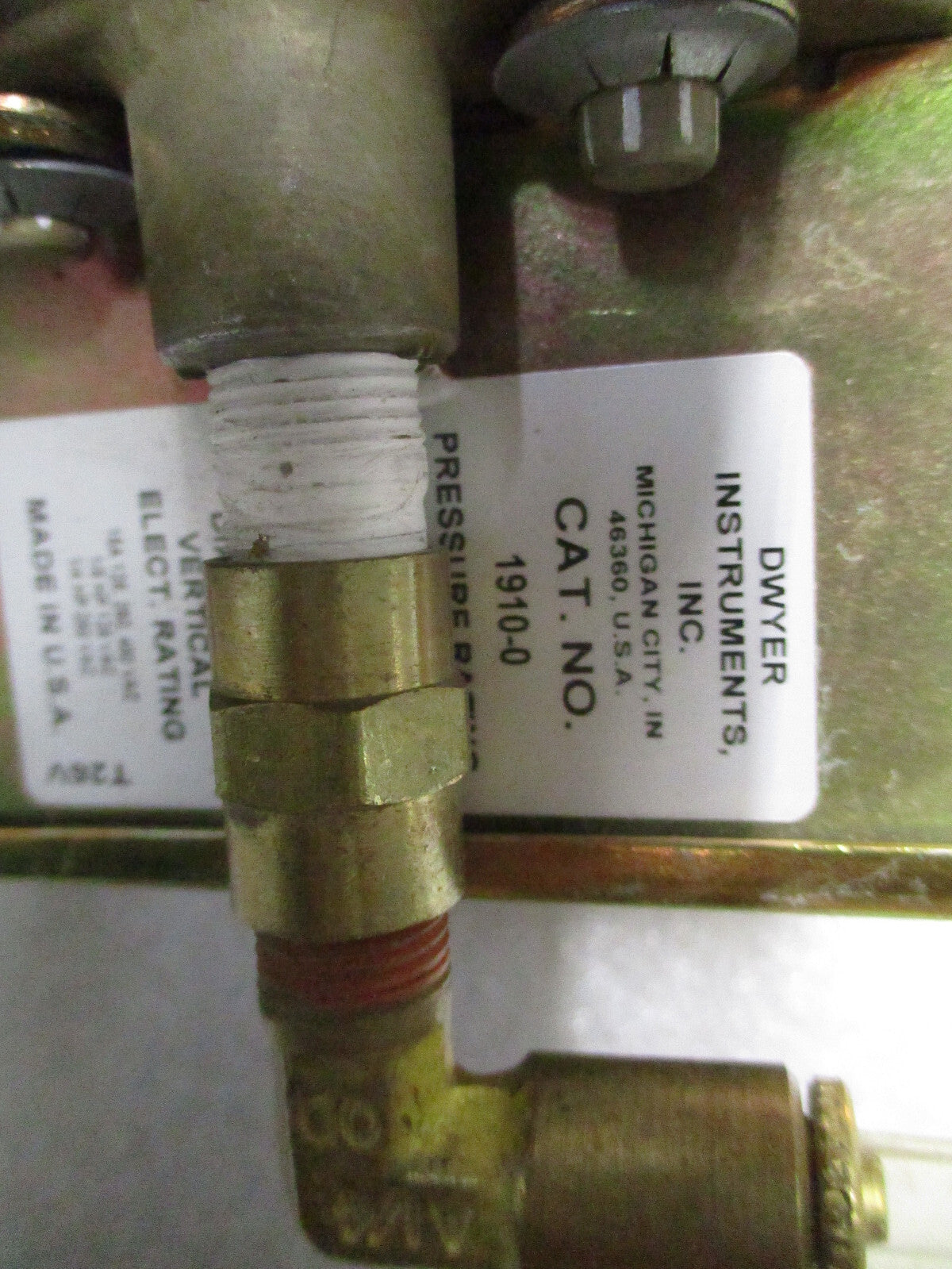 SMC AIR OPERATED VALVE VTA301-02 and dwyer cat no 1910-0 differential pressure