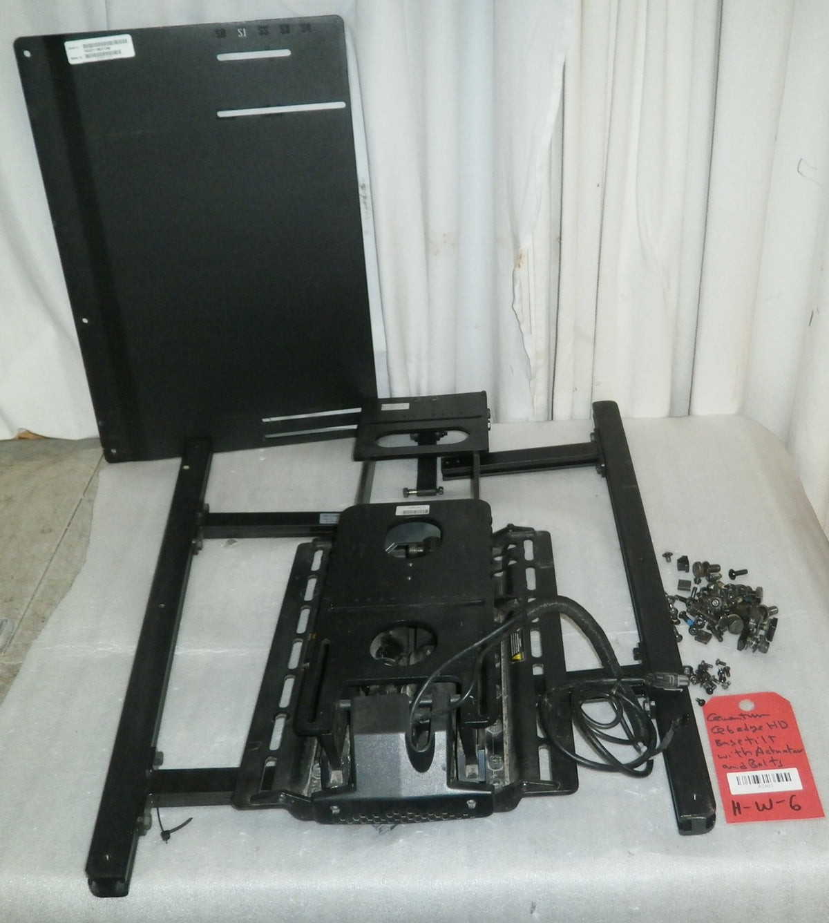 QUANTUM Q6 EDGE HD TILT BASE WITH ACTUATOR AND BOLTS AS PHOTO