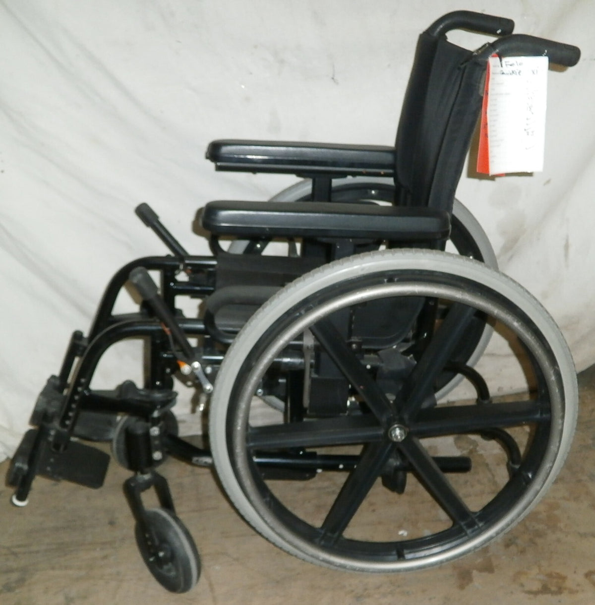 SUNRISE MEDICAL LXI WHEELCHAIR WITH SEAT WIDTH 11 INCH