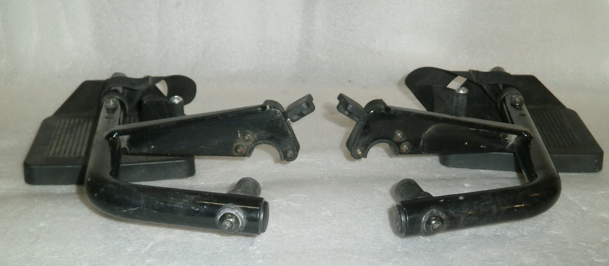 SET OF WHEELCHAIR FOOT REST GOOD CONDITION WITH MOUNT PLATES DIMENSION AS PHOTO
