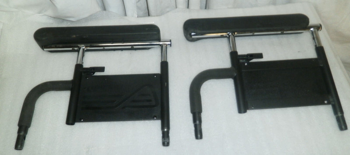 PAIR OF WHEELCHAIR ARM REST LEFT AND RIGHT WITH MOUNTS FOR QUICKIE QM-710