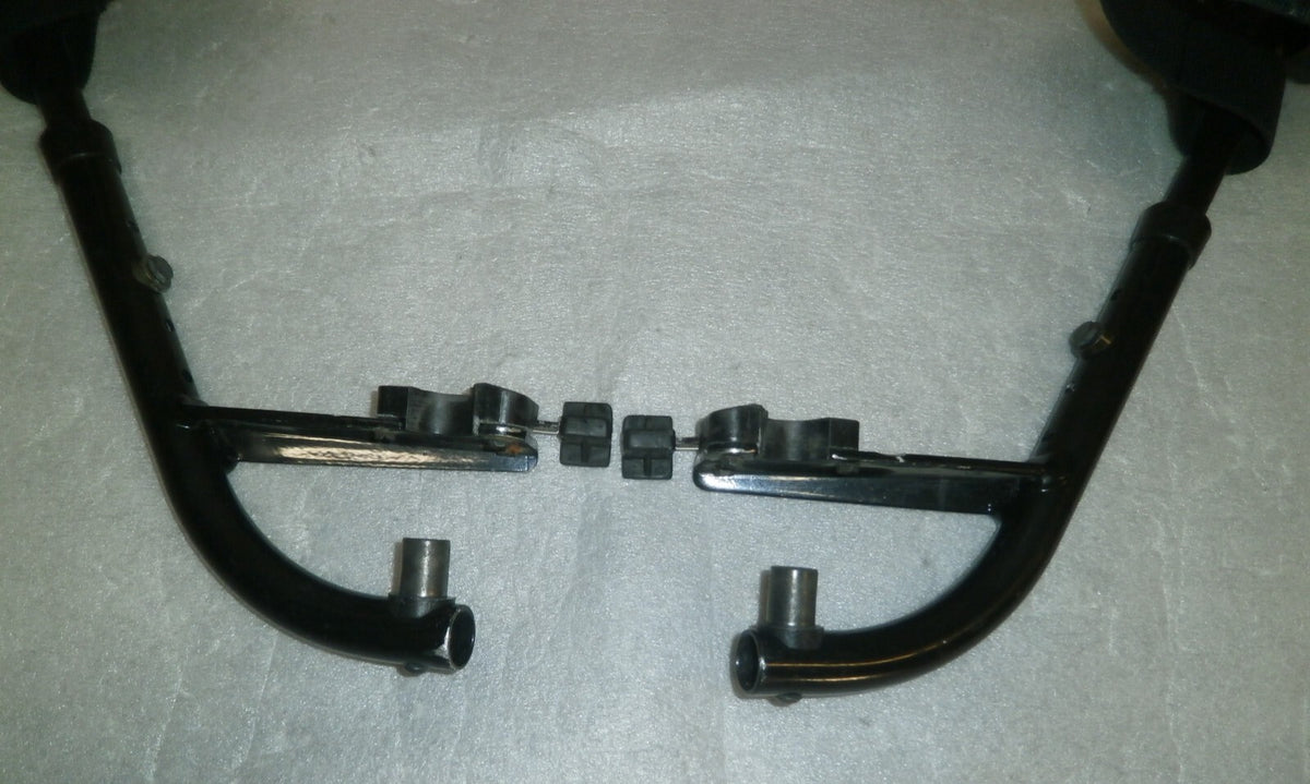 SET OF WHEELCHAIR FOOT REST GOOD CONDITION WITH MOUNT PLATES DIMENSION AS PHOTO