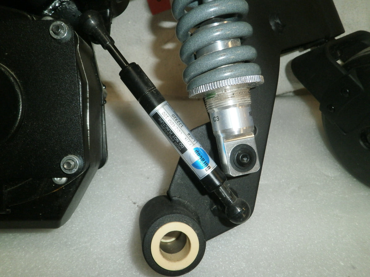 TWO QUANTUM EDGE 2.0 -2021 MOTORS MOT1810170-01 AND MOT1810171-01 WITH CASTERS