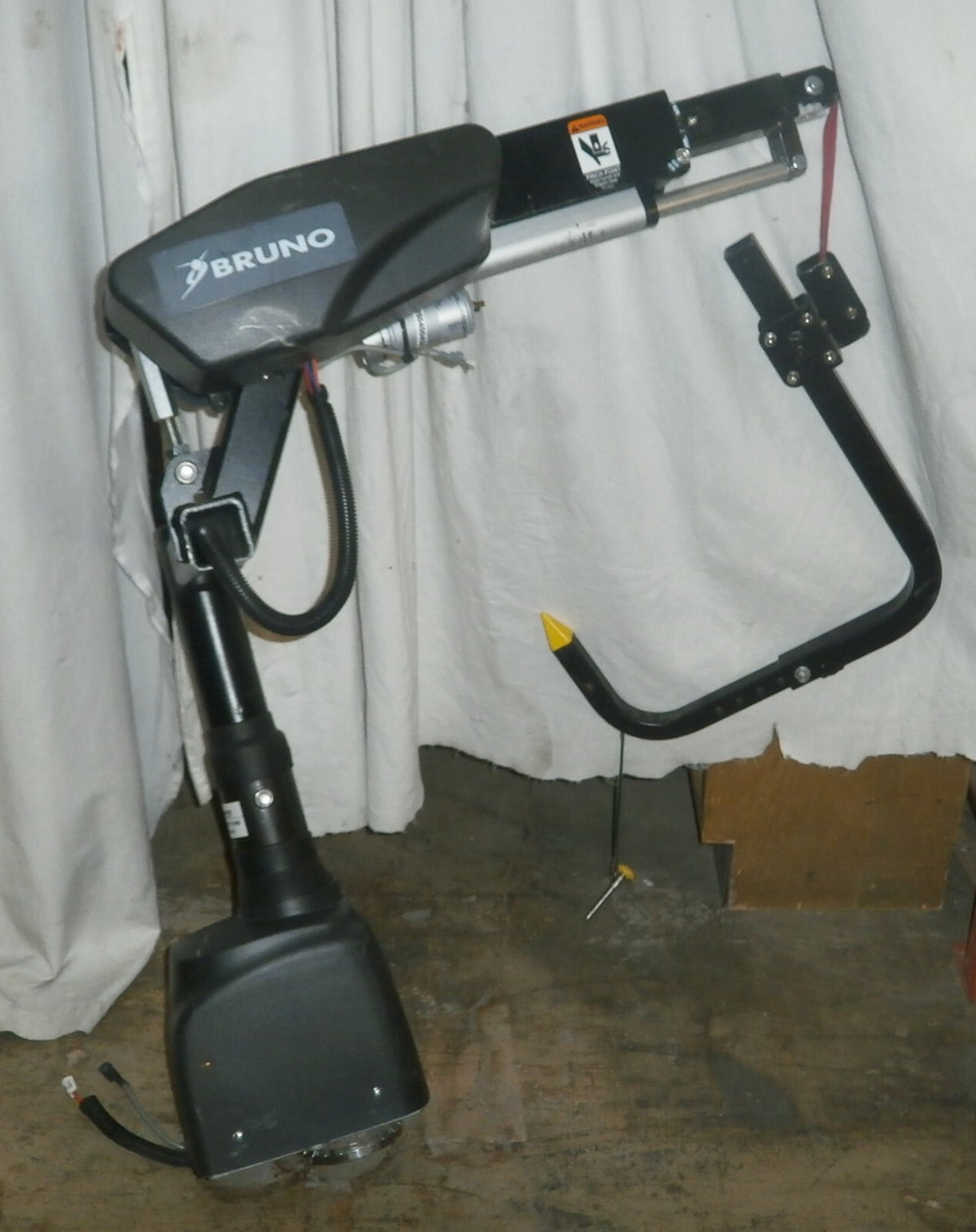 2019 BRUNO VSL-6900 AS PHOTO WORKING WITH REMOTE CONTROL, NO STANDING BASE
