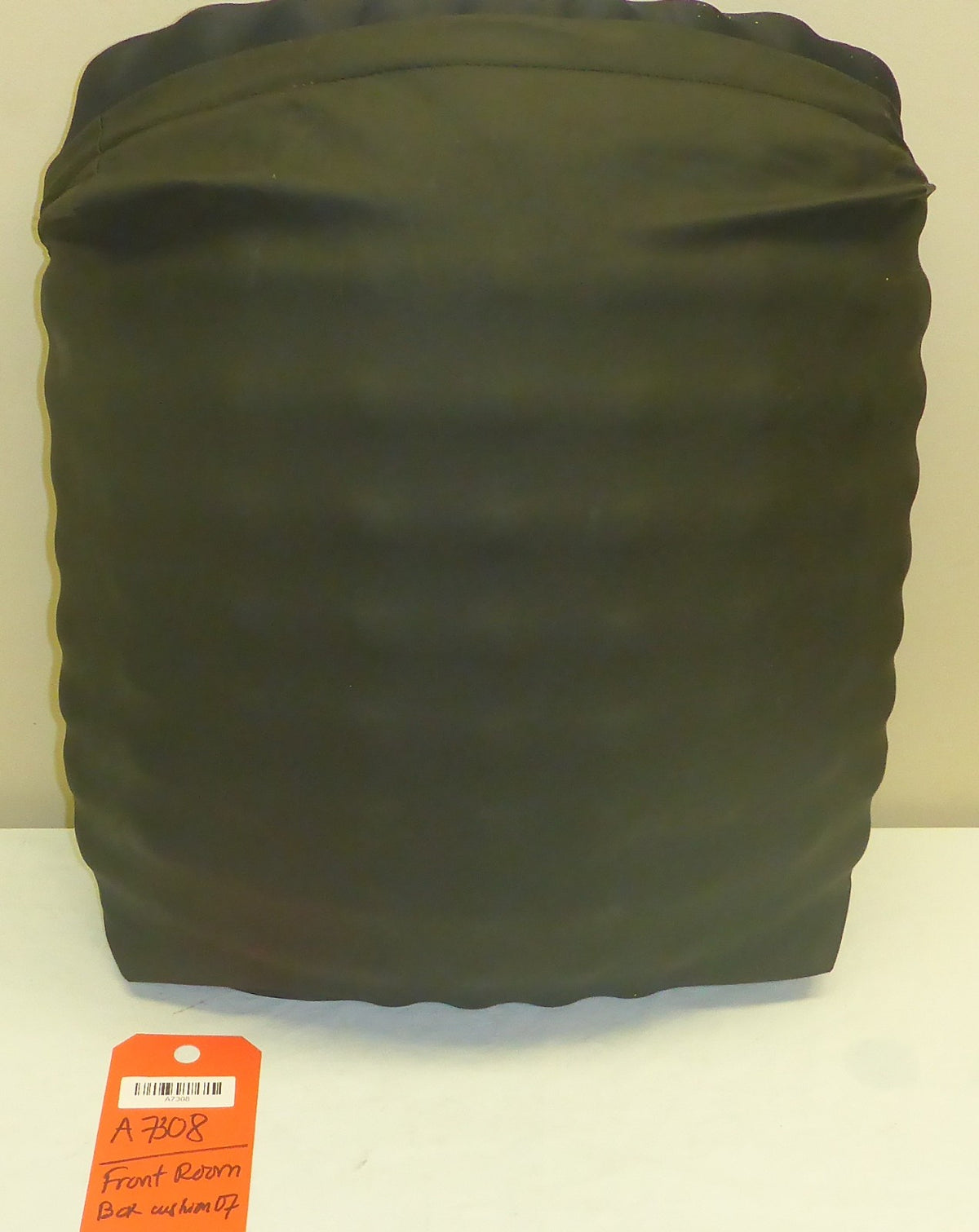 ROHO WHEELCHAIR CUSHION 17.75X22X4.25 INCH WITH COVER GOOD CONDITION