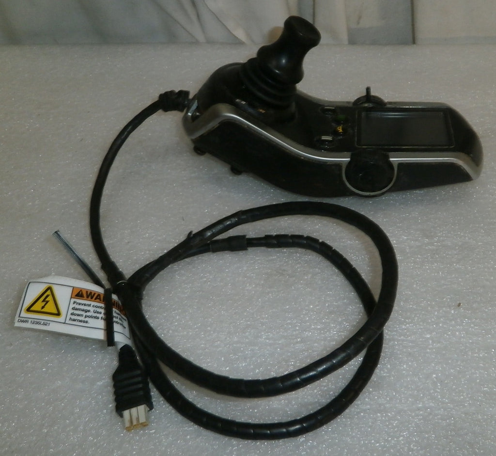 QUANTUM CTLDC1472 CONTROL AND JOYSTICK WITH SWING AWAY ARM USED AS PHOTO