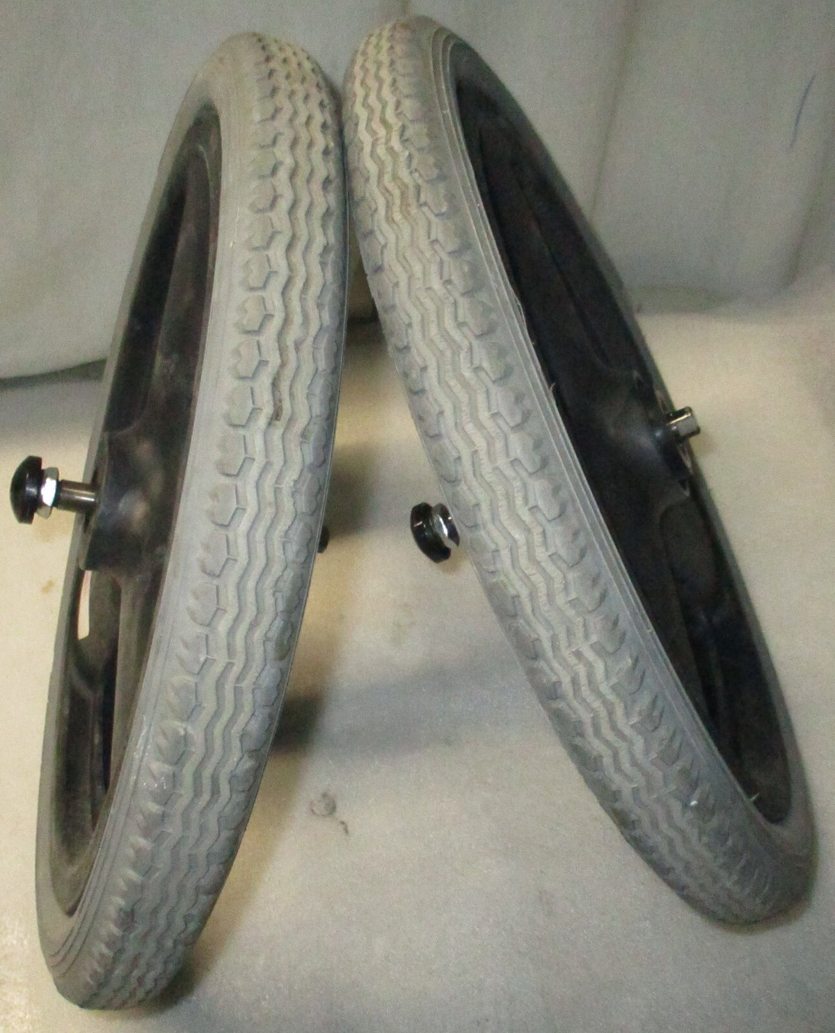 PRIMO WHEELS 16 x 1.75 WITH RIMS GOOD CONDITION WITH AXIS